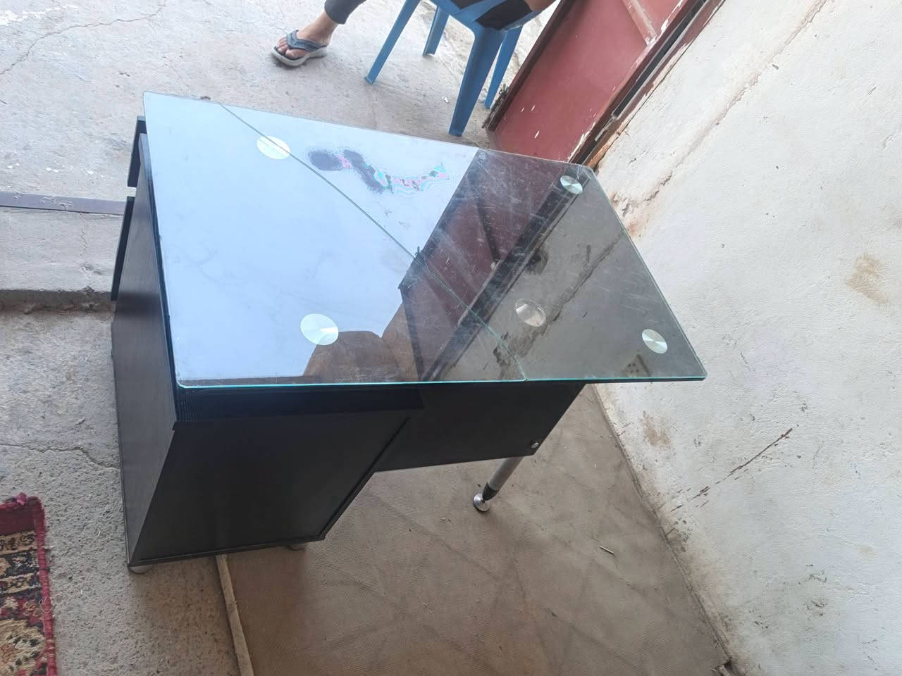 لبيع ميز نضافه 90% للاستفسار ***********
