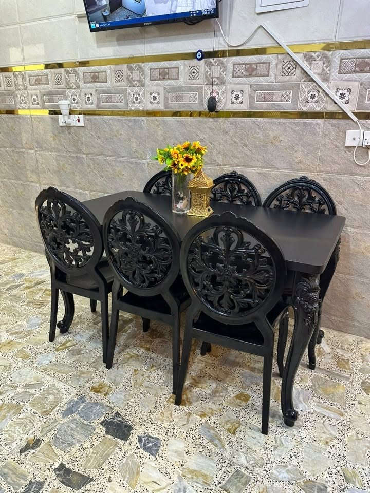 ميز طعام البيع السعر 225 وبي مجال الاستفسار***********
