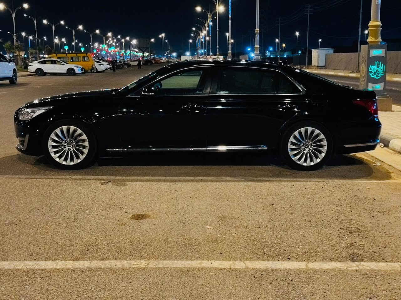 جنسيز G90 • ٢٠١٧ • V8 ٥.٠