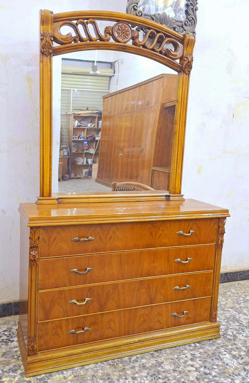 غرفه اخشاب  تسكام 5 ملم صاج خارج والداخل دنك زان  توج زان شغل درجه اولى شغل  الغرفه كلش ثكيله وخشب قوي واخت الجديدة ونظيفه كولش اي كسر و ضرر ما بيها  
نسبة نظافته 95 /  100
القاعد بلوك سقف بلوك الظهر جرجوبه 
 الغرفه ولا غلطه بيها و بالعافيه على لي ياخذها  
وتساب/  ***********
 العنوان بغداد  البلديات و اكو  توصيل هم موجود
