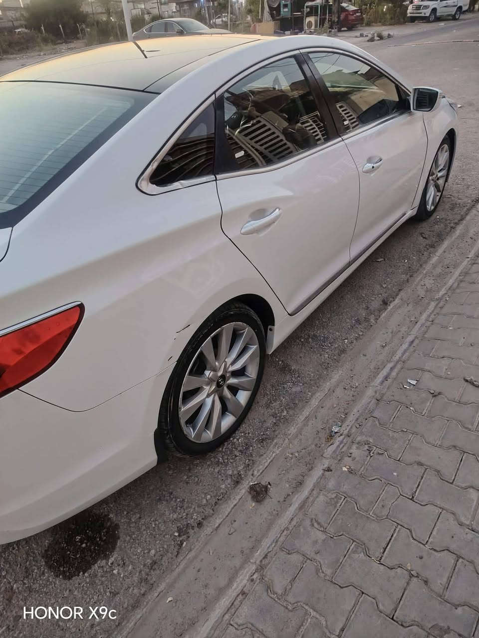 سلام عليكم للبيع ازيرا 2015 خليجي فول مواصفات بنوراما مكينة 6سلندر مكفولة عدا الجاملغ الخلفي مصبوغ اثر شخوط شرط بدون دواخل مكينة كير تبريد حدادية كلة مكفول سعر ١٣٠مكان السياره نجف للإستفسار ***********

نص مكتوب في الصور:
- Wednesday
- HONOR X9c