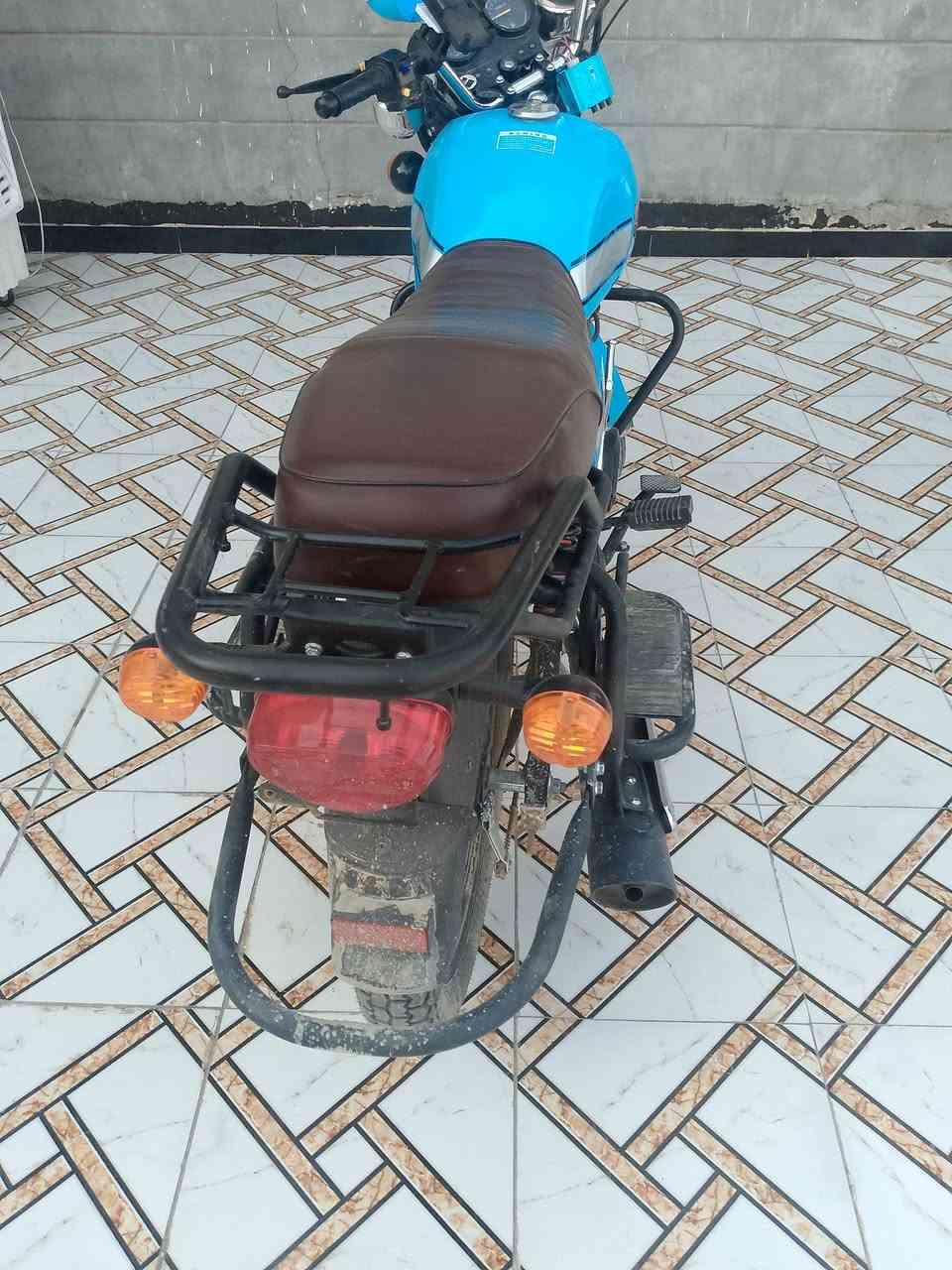 سلام عليكم من رخصه الدمان دراجه دايون نفخ لبيع دراجه جديده مامتعوبه صارلهه شهر من طالعه من الوكيل اوراق سكنر ام لخمس نجوم كتابه حمره موديل 26السعر 1750وبيهه مجال بسيط مكان حله ورديه خارج الرقم ***********
