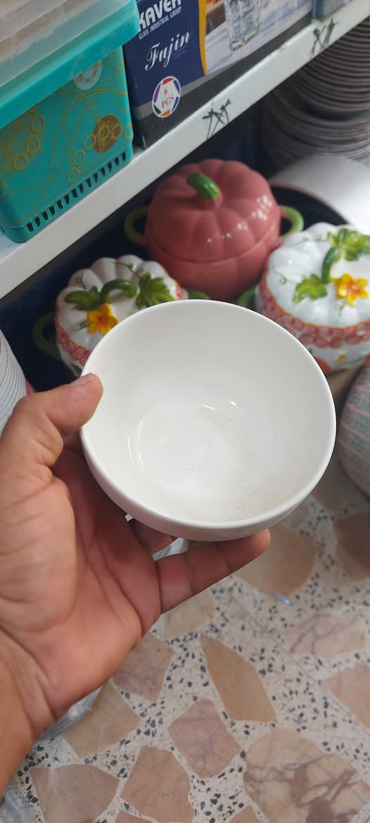 اهلآ وسهلا بكم  نوفر لكم مواد منزليه وحاجة الف وانسب الأسعار  العنوان ماقبل اسواق الشورجه قرب الكرادين منطقة الطي  يوجد خدمة توصيل داخل الطي؟  وارجو المتابعه 🥰🥰 🥰بناية حجي حسين الكرادي؟ ***********؟ ملاحظه كل قطعه الف دينار فقط 🥰🥰🥰
