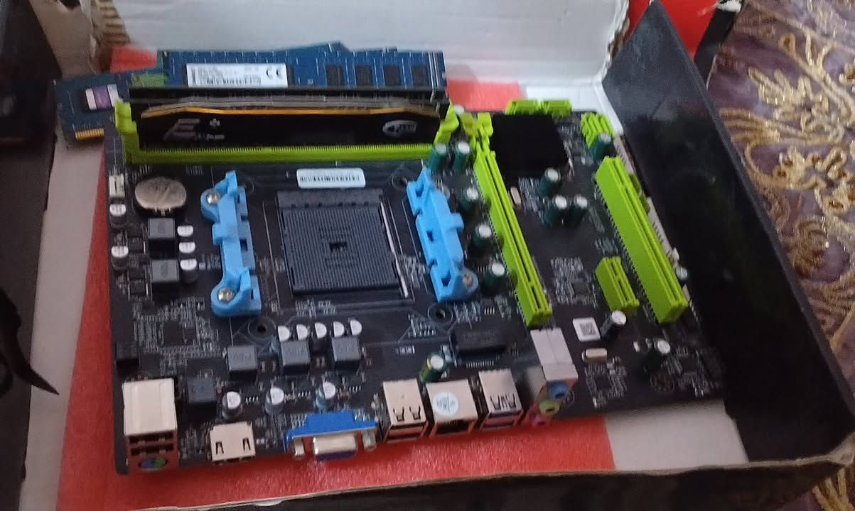 السلام عليكم للبيع كارت شاشه RX580 8  كيكه كارتونه موجوده هارد واحد تيره ثاني واحد تيره HHD رامات ddr4 8 كيكه رامات ddr3 عندي 16 كيه 4 +4 كيكه 2+2+2 كيكه بورسبلايل 550 واط مكاني بغداد الزعفرانيه رقمي *********** عندي بورد معالج رايزن شاشه ٦٠ فريم دقته 1080 سعر قيم سعر شتريه
