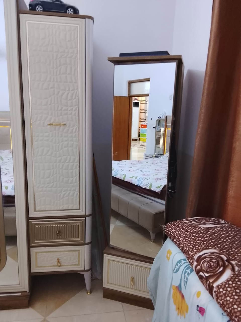 للبيع غرفه تركيه ماخذيه ٢٥ورقه اخو الجديد اريده مليون و٦٠٠وبي مجال الغرفه ضخمه ارتفاع الكنتور مع عرضه ٣ متر الغرفه بيه اضاءه ونشرات ضوئية *********** خناقين, ديالى
