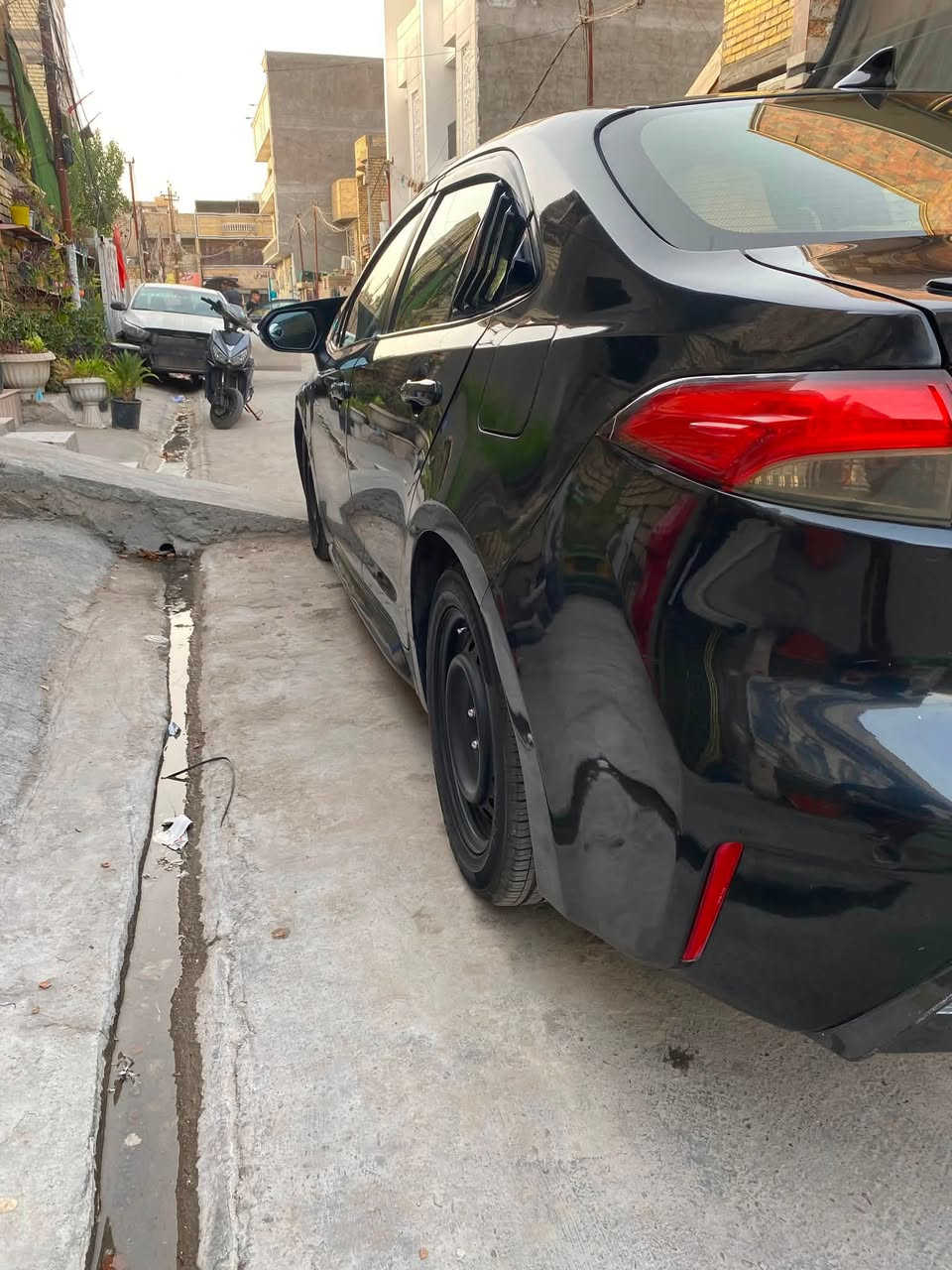 السلام عليكم كورلا 2020
رياضي فئه SE وارد امريكي فول مواصفات عدا الفتحه 
مواصفات معروفه 3 انضمه قياده 
رادار مانع تصادم 
مانع انزلاق 
جامات 4 اوتو
شفتات ستيرن وتحكمات 
محرك 200 
سياره عليه منضومه لايت زنون اصلي 
تايرات جدد 
تبريد ثلج 
السياره حلوه بمعنى الكلمه 
تحويل ثاني يوم 
السعر 125 التواصل واتس اب على الرقم ***********
