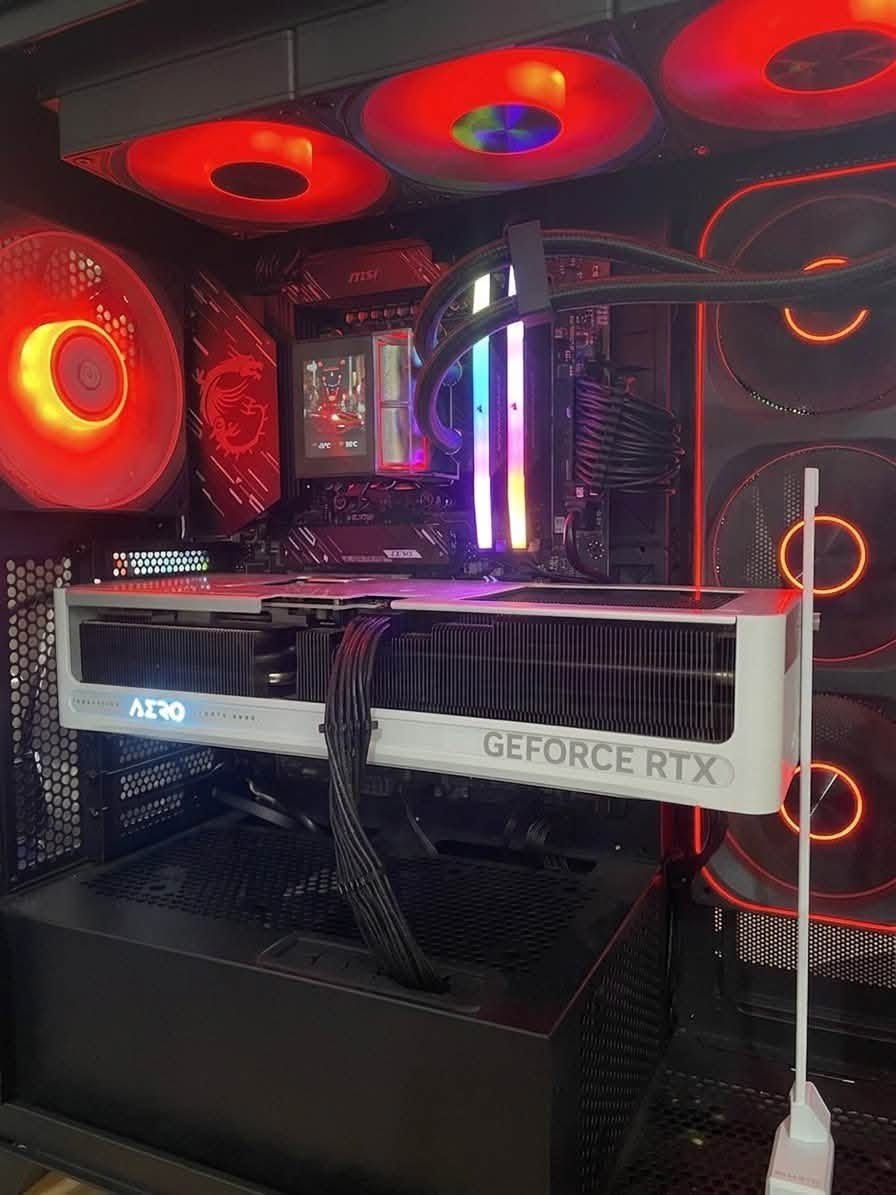 السلام عليكم تجميعه استعمال شهر واحد بعده بالضمان( 10 اشهر ) ضمان شركة العالميه
المعالج
CPU: R7 9800 x3D

كرت الشاشه
GPU: RTX 5070 Ti 16 GB
Gigabit AERO

اللوحة الأم 
M.B MSI X870 GAMING 
PLUS WiFi

الرامات
RAM DDR5 32 GB (6400Mz)

مزود الطاقه
FANTECH SHADOW 850W 80plus Gold

المبرد المائي
Ds360 ARGB Display High performance 

التخزين 
Samsung M.2  1T 5000MB/s

الفانات 
Jonsbo ZA-360 28MM ARGB infinity MIRROR SERIES

الكيس
Valkyrie VK-02 Mid Tower ATX PC Case with 10.1" LCD Screen.
الكيس يأتي بشاشه كبيره اماميه Full HD
السعر 4 مليون و 150 الف
كراتين القطع جميعها موجوده
مكان الحاسبه في بابل 
للاستفسار اتصال او واتساب ***********
