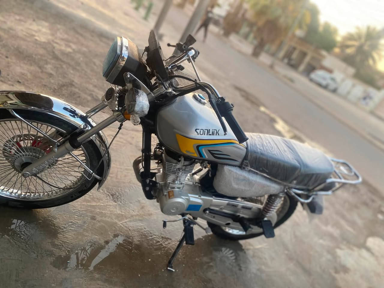 دراجه بعدها زيرو لون مميز نشاط و معدل فوللل بيها منفيس موديل ٢٠٢٥   تايكر شاشه عاطله بس بيها ضوه السعر خاص  مكاني سامرا رقم ***********
