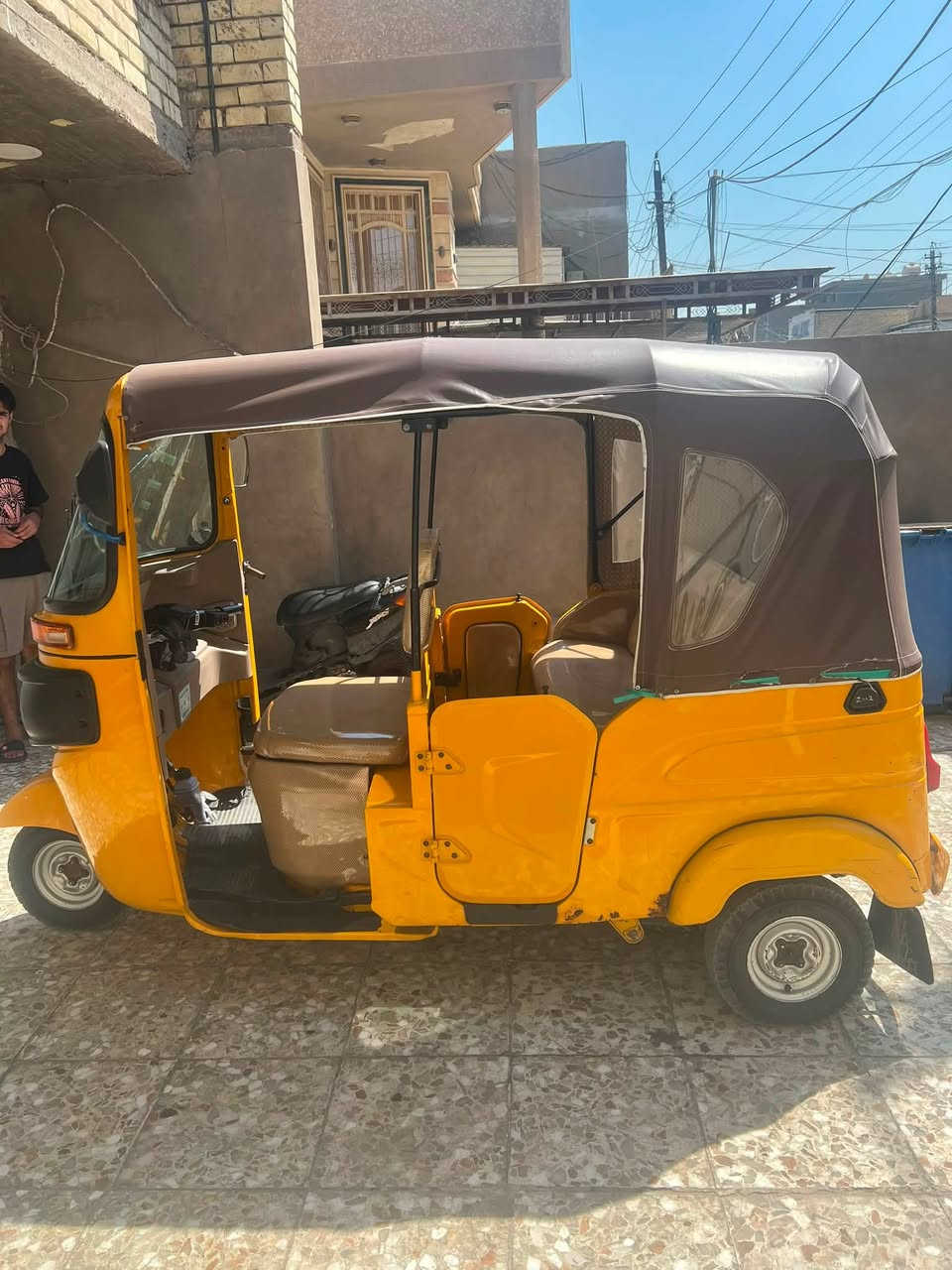 السلام عليكم تكتك للبيع موديل 2021 شهر 10 استلام شركة مرقمة بغداد بأسمي على ايدي تكتك مكفولة كفالة عامة من الصبغ والمعجون مكينة نظيفة وناعمة لغود مكفولة بيهه طختين صغار ليورة موضحات بالصورة مرجعهن على البارد السعر 8 وربع وبيهه مجال بسيط مكاني الامين الثانية  
للتواصل ***********
