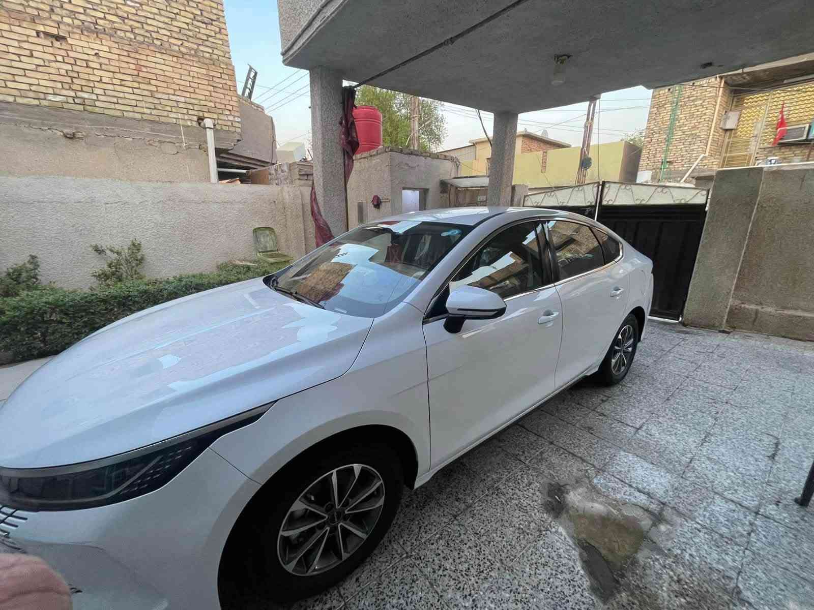 ديستروير  موديل 25 ماشيه 40 الف  بيها رصعتين وحده بالباب الخلف الساق وحده بالجنطه 

الارضيا والجنطه مغلفات جلد 
الكشنات مغلفه لايلون
 السعر 21 وبيهه مجال مكلف بالنشر اتصال فقط
***********
