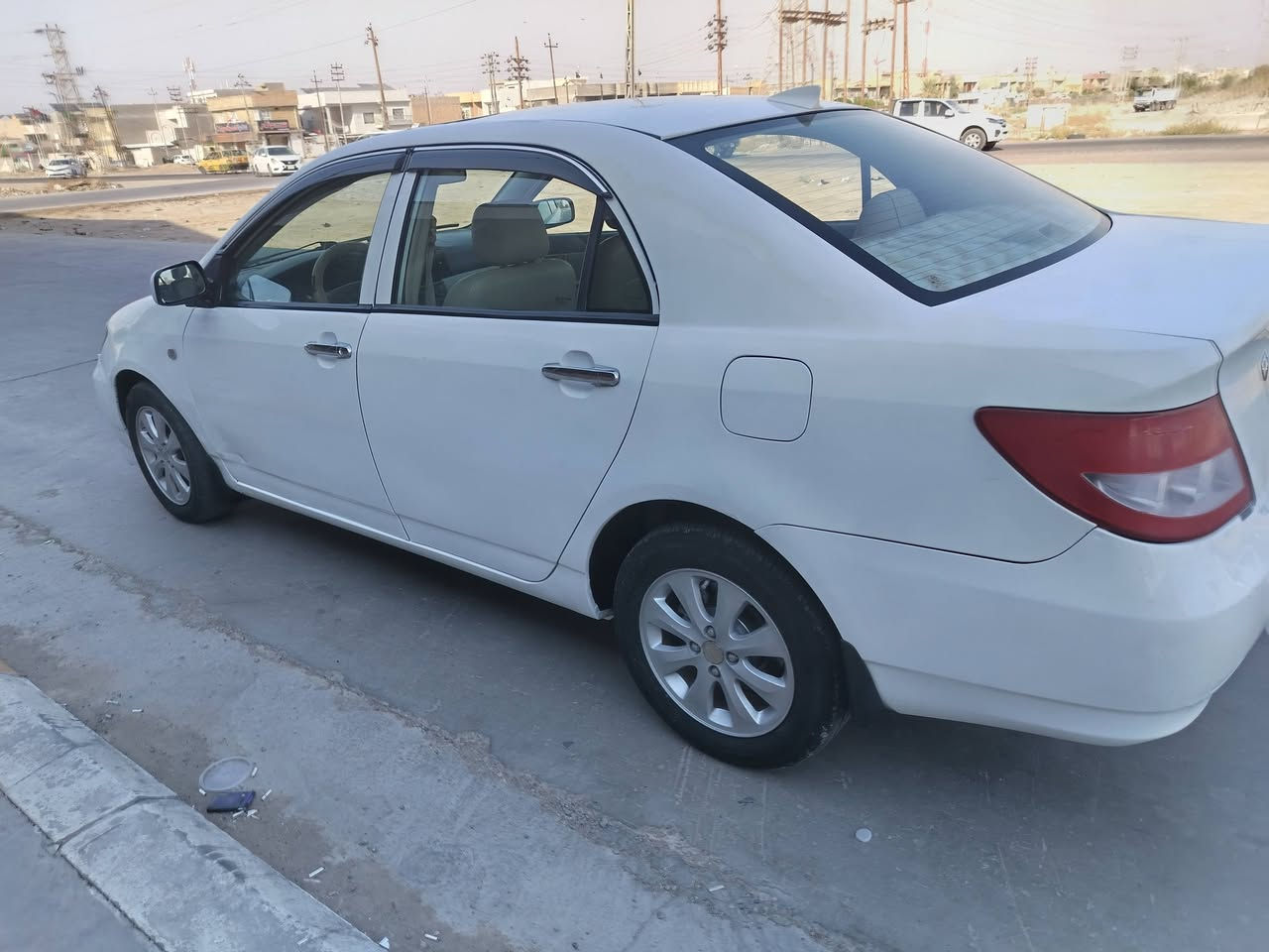 بيوادي ٢٠١٣
رقم واسط تحويل ثاني يوم بسمي سنويه لل٢٩
كفاله من الضربه والتبديل فقط الباب خلف السائق شويه بيه صبغ والباقي كفاله سياره حلوه 
حداديه كلها جديده شرط وتخم تاير 
مكيه وكير خير من الله 
مكانها واسط الكوت 
السعر ٥٨ وبيها مجال 
***********
