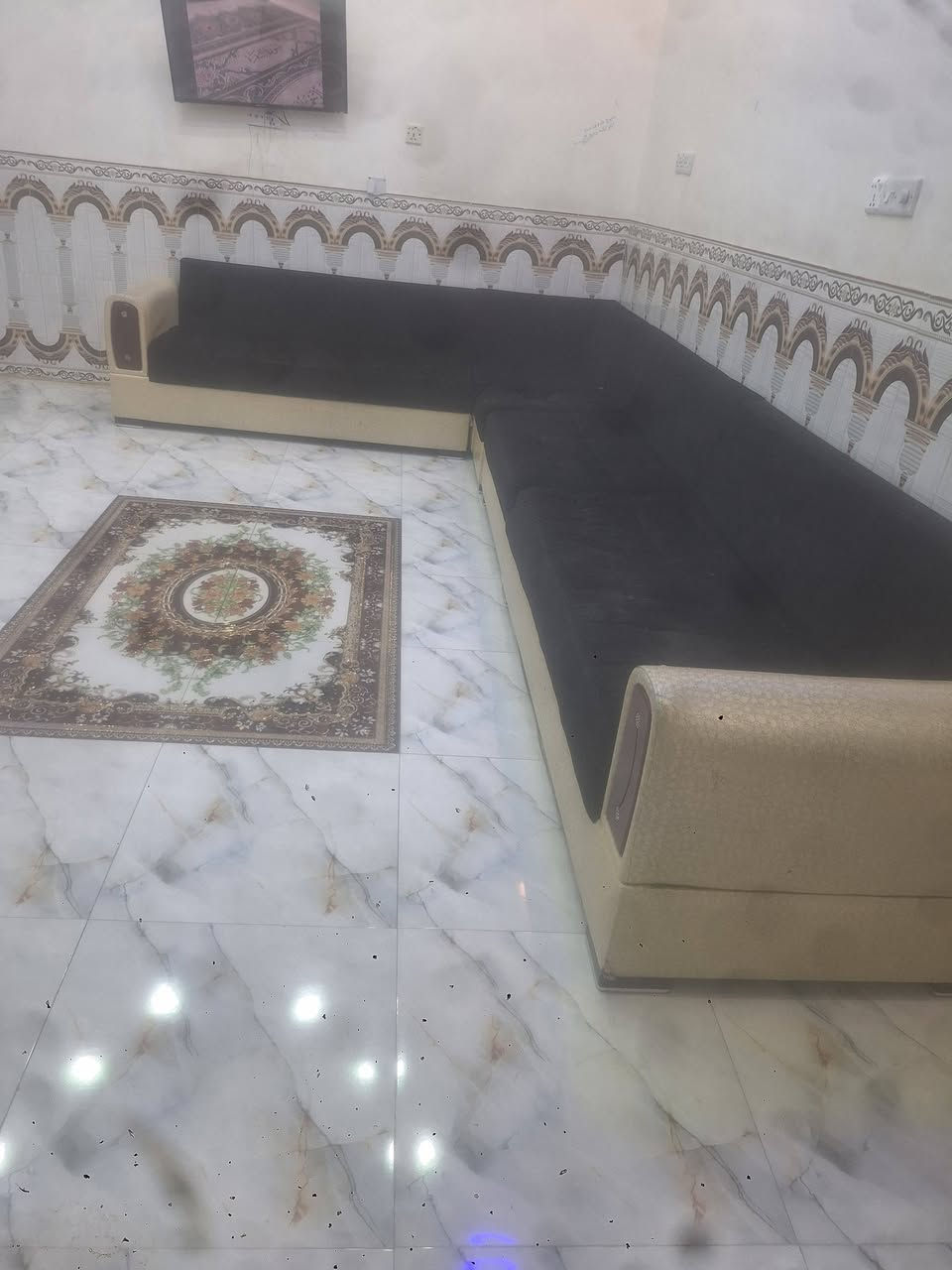 السلام عليكم للبيع تخم ١٠ مقاعد مع الطبلات مكان الرفاعي السعر مناسب استفسار اتصل بالرقم *********** واتساب
