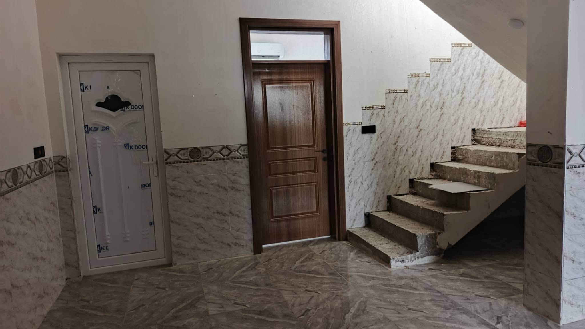 يوجد بيت بل شهداء مساحه 125متر لبيت فول طابق واحد

 عله شارع 40 ايجاره300 قفل  يوجد بي تانكي وموطورماء وكيزر‬‏
***********
***********
