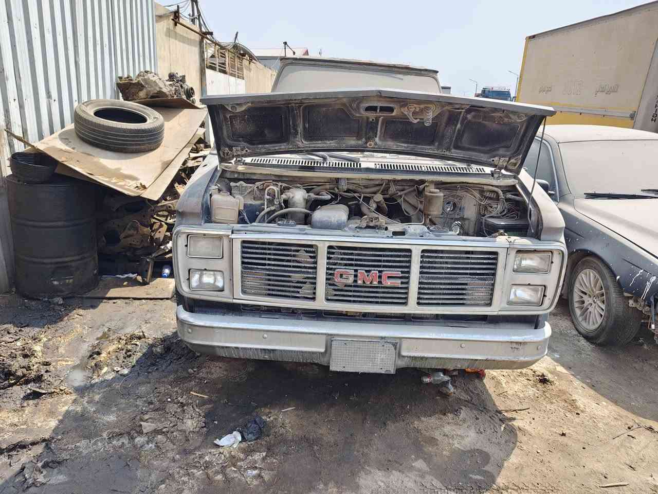 ربع فانGMC كامل مع مكينه وكير موديل 1989 يصير 1990و1991مكينه 350حلاب مع الضفيره وكير 700كهربائي للبيع للتواصل 
اسيا ***********
اثير ***********
