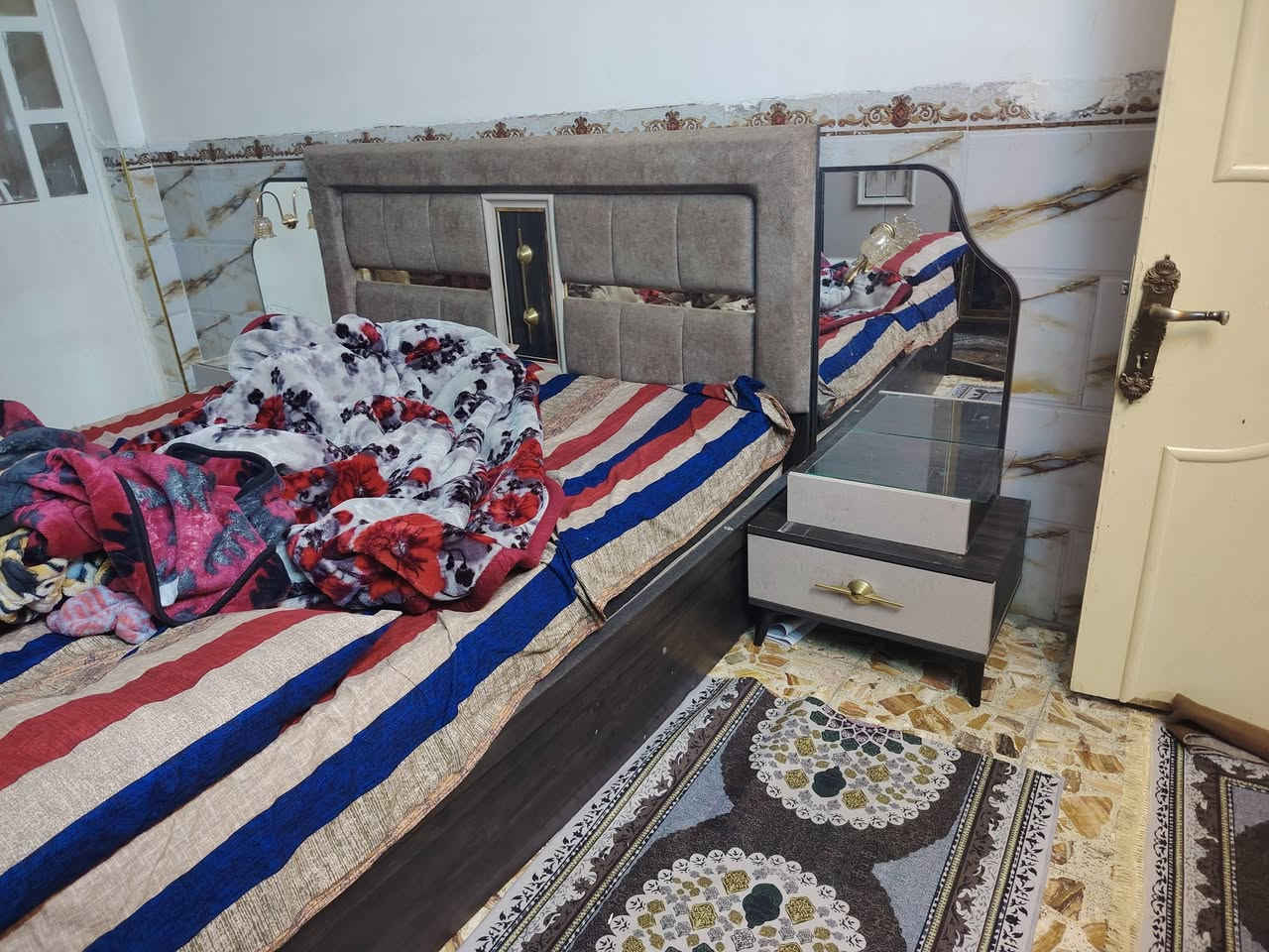 غرفه تركيه نضيفه بغداد سعر ٦٥٠ رقم ***********
