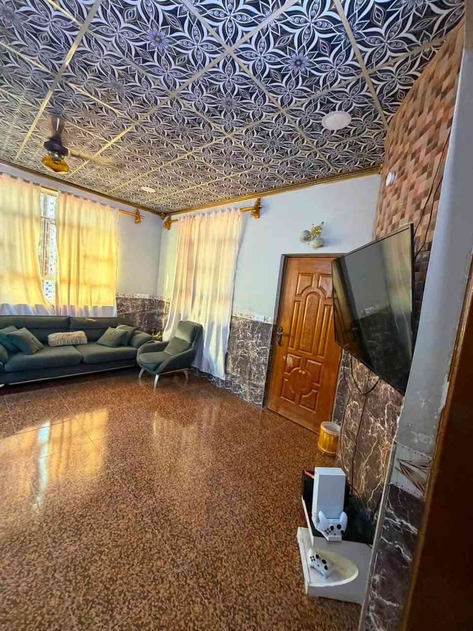 مشتمل للبيع
بالجامعة مقابل الكفائات📍
مساحة 150م واقع حال 200م
طابقين 4غرف نوم + باقي التفاصيل
ركن شارع30م 
***********

