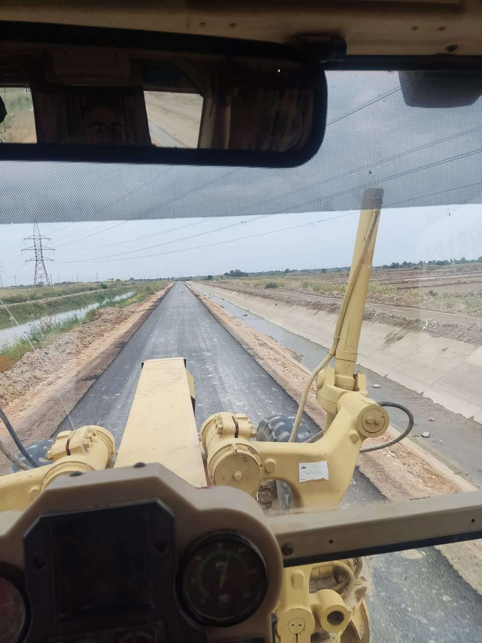 كريدر 140Hموديل 97بم ونوزل مكينه بلاد كير مضخة مكفولة كهرباء تبريد كلها شغاله المكينة بحاله ممتازه تخم تاير الكريدر شكل الحديث مرقم بصره بأسمي السعر على الاتصال ***********
