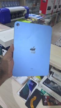 ايباد 10 للبيع  ذاكرته 64  بطاريته فوك 85  وياه كاتونه  ملاحضه صغيره ب...
