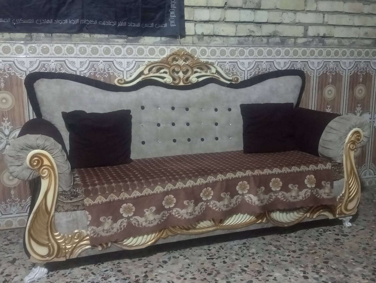 للبيع  تخم نضيف اي كسر مابي  مستعمل 5 اشهور فقط سعره  300 وبي مجال للشراي  اتصل وبلخدمه اني ***********. مكاني الكماليه نهاية شارع 70
