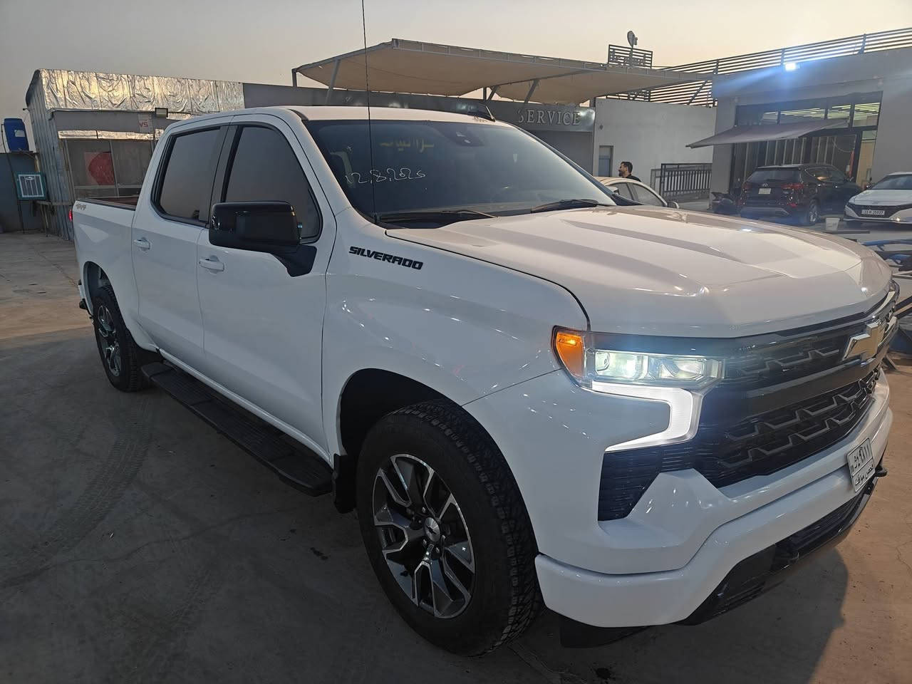 السلام عليكم ورحمة الله وبركاته
للبيع – شوفرليت سلفرادو RST موديل 2024 🚘 باب طويل بدي قصير دشبول تاهو

🩶 اللون: ابيض
📅 الموديل: 2024
📍 دخول جديد
📄 كتاب شهداء واسط
🛣️ الممشى: 18,000 ميل فقط
✨ السيارة بحالة ممتازة، نظيفة جدًا، وجاهزة للتسجيل والاستخدام، ولا تحتاج أي مصروف محرك 8 سلندر 5300.

💵 السعر: 235 
📍 مكان السيارة: الكوت

📞 للاستفسار والتواصل:
***********
