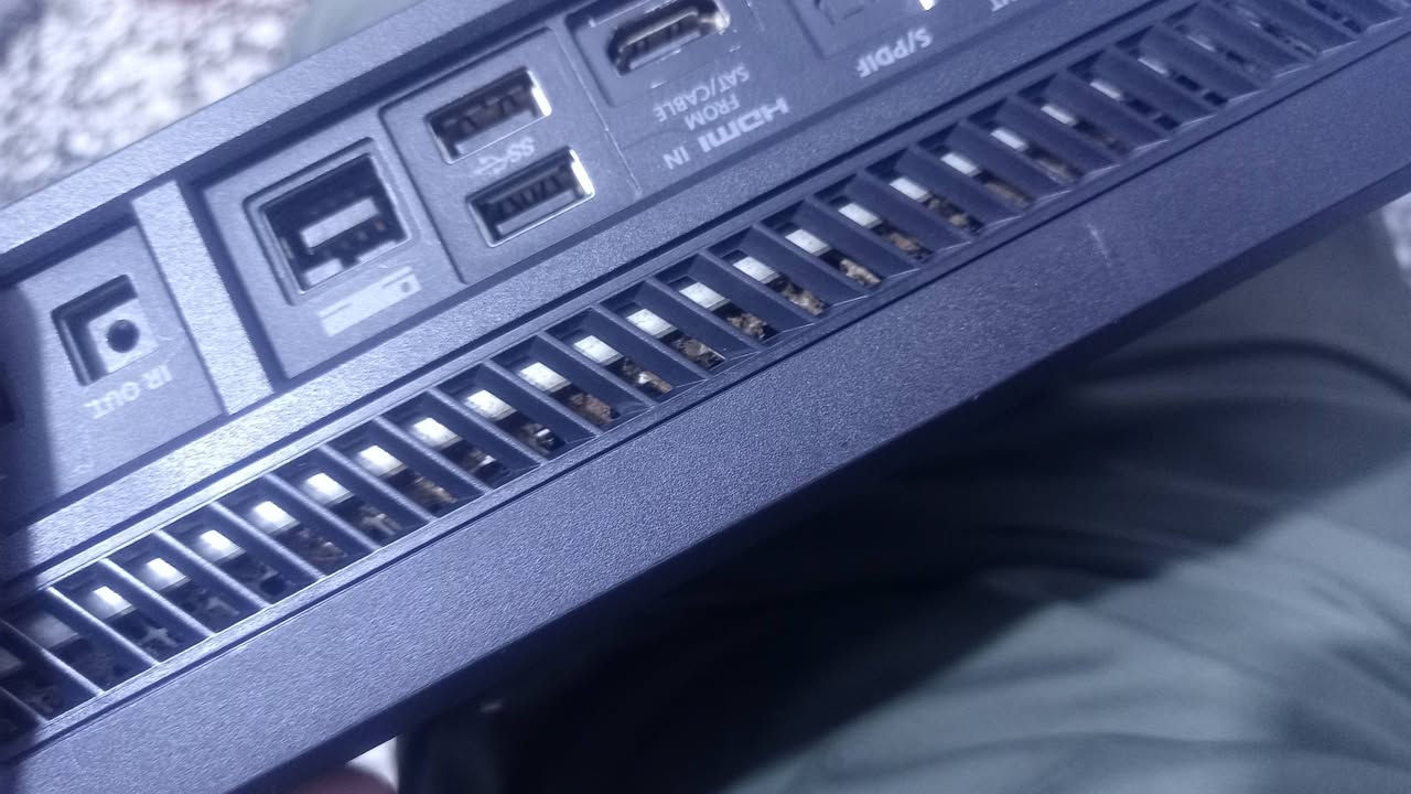 عليكم إكس بوكس ون فات اللببع كامل ملحقات نفس موجود بل صوره شغال كلشي مابي نضافت ابلي 85/100 ابلي بي شويه وصخ مال جو يعني ابلي ما مفتوح نفس موجود ليبل تريد تنضفه سعره 125 وبي مجال رقم *********** اجوب بس وتساب
