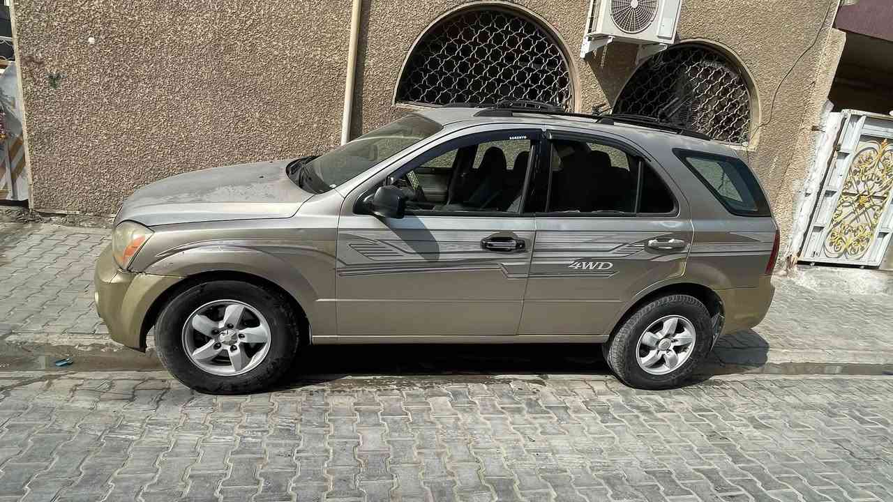 السلام عليكم كيا سورنتو 2007 للبيع السيارة كير ومكينة خير من الله تبريد شغال مبدل بيها فقط جاملغ جهة السائق رقمها بغداد وبأسمي تحويل ثاني يوم السعر 78 وبيها مجال مكاني بغداد الرقم ***********
