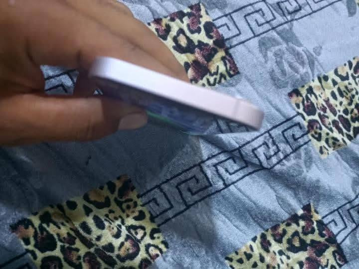 سلام عليكم جهاز ١٣ عادي مامفتوح برغي بطاريه ٧٧دبل سيم كرت تواصل على هذا رقم ***********سعره ٤٥٠ بي مجال
