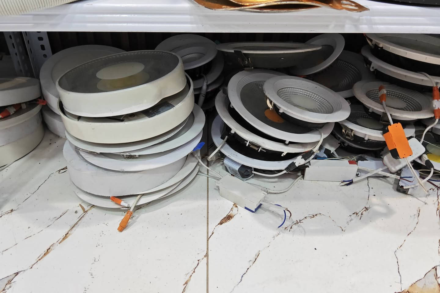 كلوب سقف ثانوي كويتي درجة أولى شغال أحجام مختلفة الكمية 90 مو أكيد أكثر أقل أبيع شلعة وحدة على 2 ونص ألفين ونص بس *********** @إشارة
