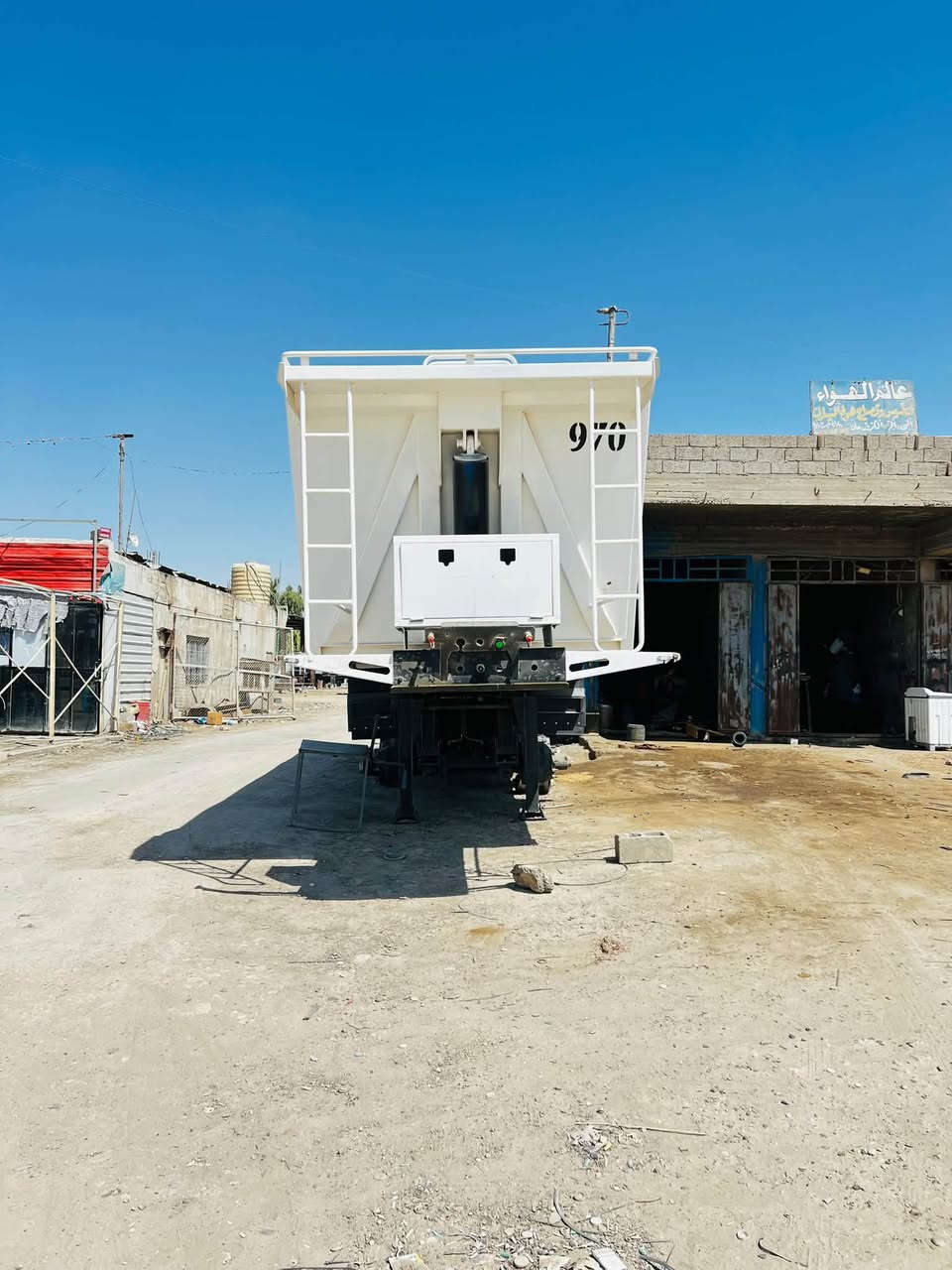 للبيع عربانة ماك نيسان شاصي ١٦ دناكير ١٦ كاعية ٨ ذرعة ٣١ جك تريلة مراوس بعربانة ***********
