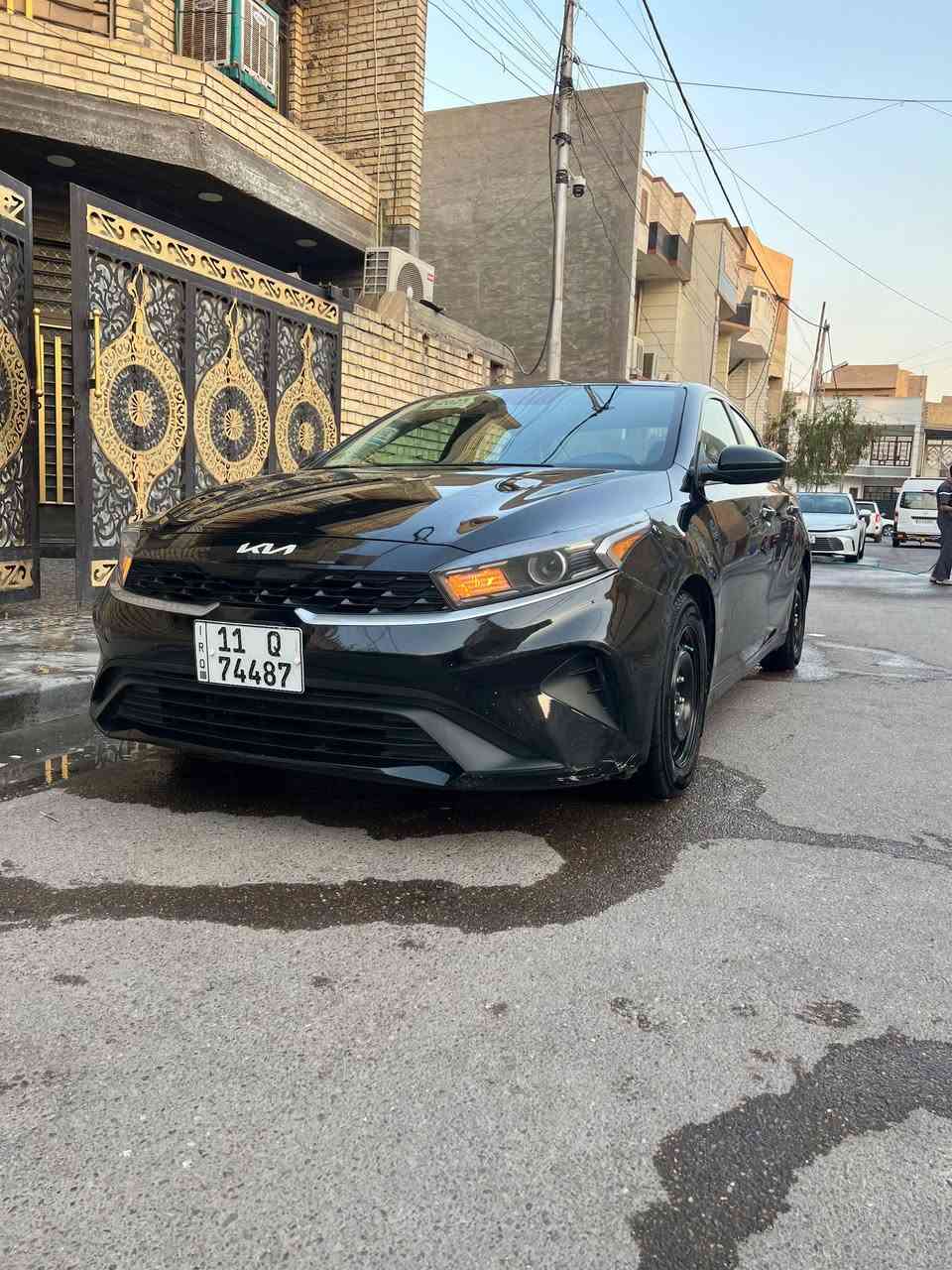 للبيع كيا فورتي وارد أمريكي موديل 2023، لون أسود، ماشية 94,400، والسيارة سويتش وليست بصمة، وبحالة ممتازة وجاهزة للترتيب.
الموديل: 2023
​اللون: أسود
​الضرر: دعامية أمامية + شلمان أيمن فقط (بارد بدون صبغ) + توجد طخة تحت باب السائق
​العداد (الماشية): 94,400
​التشغيل: سويتش (وليست بصمة)
​المواصفات الكاملة:
​محرك 2.0 لتر 4 سلندر اقتصادي وقوي
​شاشة وسائط تعمل باللمس تدعم Apple CarPlay و Android Auto
​كاميرا خلفية ملونة عالية الدقة مع خطوط توجيهية
​نظام الحفاظ على المسار (Lane Keeping Assist)
​نظام التحذير من الاصطدام الأمامي والتوقف الذاتي للطوارئ
​نظام تحديد أوضاع القيادة (Drive Modes: Normal, Sport, Smart)
​نظام البلوتوث والتحكم من المقود بالكامل
​مثبت سرعة (Cruise Control)
​مانع انزلاق (Traction Control)
​حساس إطارات (TPMS)
​تكييف هواء ممتاز مع فتحات خلفية للركاب
​إضاءة أمامية وخلفية مميزة
​السعر: 143 ورقة وبيها مجال
مكان السيارة: بغداد - الغزالية
رقم الهاتف: ***********
