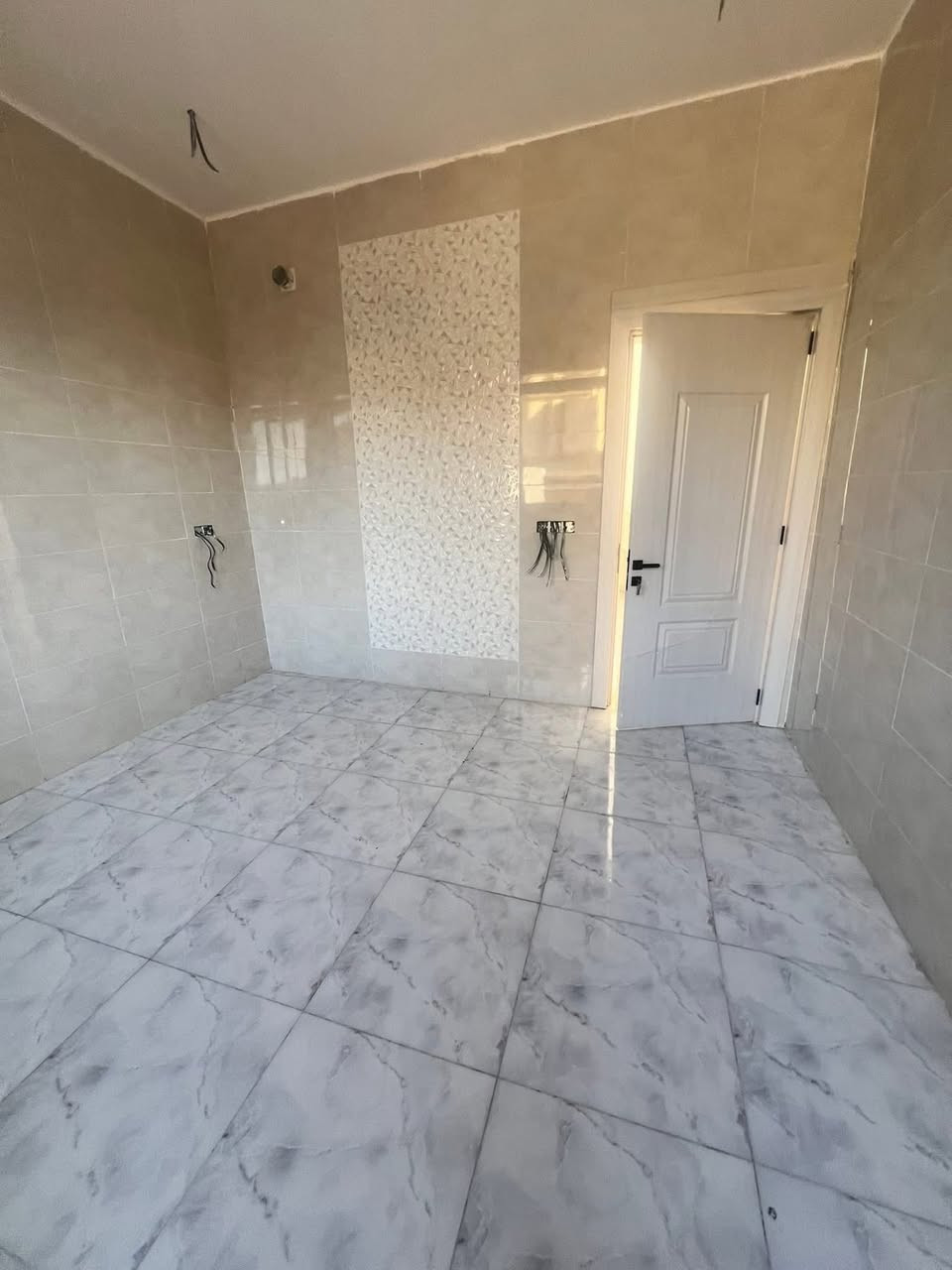 السلام عليكم 
يتوفر دار سكني طابو زراعي سند 25 مساحته 200م 

 موقعه في المسيب / حي المصطفى شارع الجامع قطع حسنين 
 يحتوي على غرفتين نوم 
صاله كبيره مع حدييقه داخليه 
استقبال ومطبخ
صحيات داخليه وخارجيه
كراج مع حديقه خارجيه
البوب قاصه عمل الشبابيك  المنيوم سلايت وبوب داخليه تركيه درجه اولى باب تواليت داخليه المنيوم وخارجيه بي في سي
السعر  المطلوب للبيع  95 مليون قابل للتفاوض للأستفسار الأتصال برقم *********** او مراسلة الصفحة
