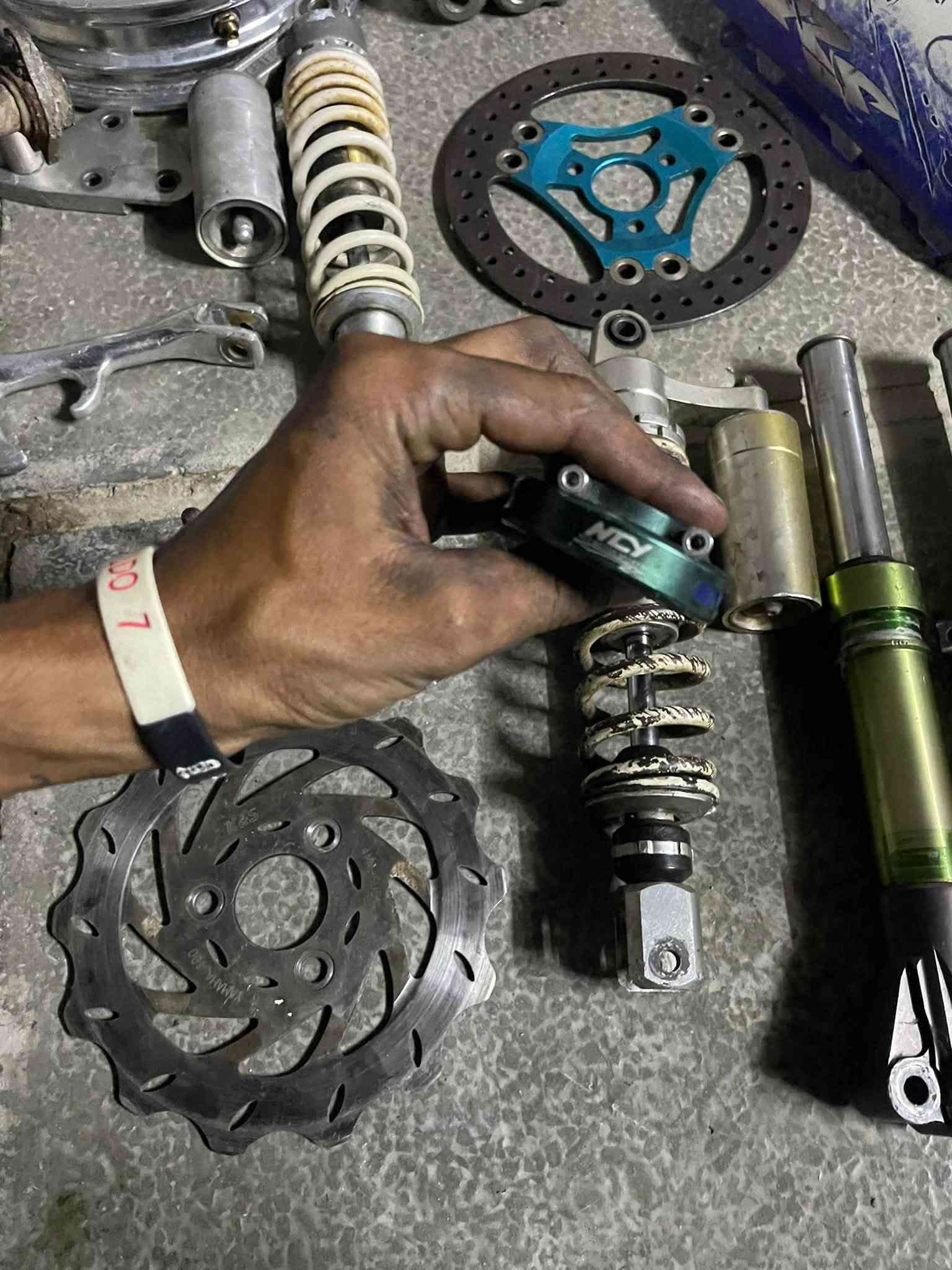 سلام عليكم حبايب شعدك غراض اعرضه وذني غراض كدامكم للبيع كله اصلي ماعدي قطع تجاري واي ستفسار خاص او اتصل وتدللون
 ***********💕📍 ‪‬

نص مكتوب في الصور:
- الخطوه التاليه الى القمه ✊😉