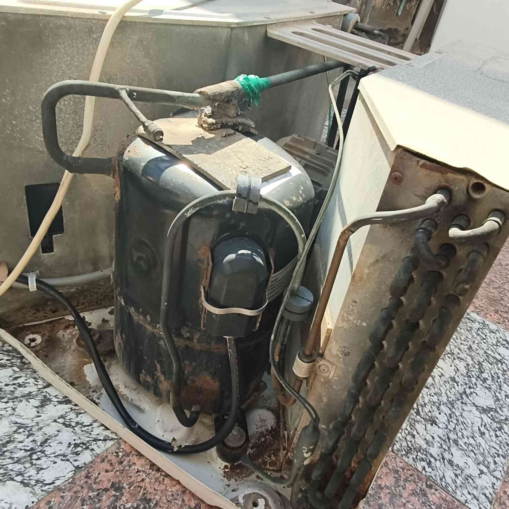 المكيف جنرال طن ونص  باب اول ب200الف ...وسبلت الريان ثلاثه طن ب300الف الكمبريسرات شغاله  وكلشي ما بيهم  بس منقصات غاز للبيع للاستفسار الاتصال ***********
