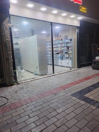 زجاج ١٠ملم • ألمنيوم • باب كامل