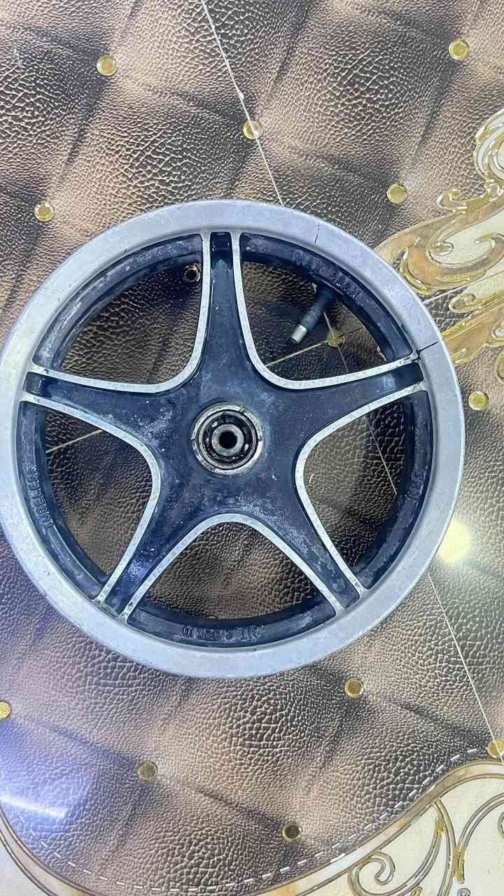 للبيع المايعرف سعره لايراسلني عليه
***********
