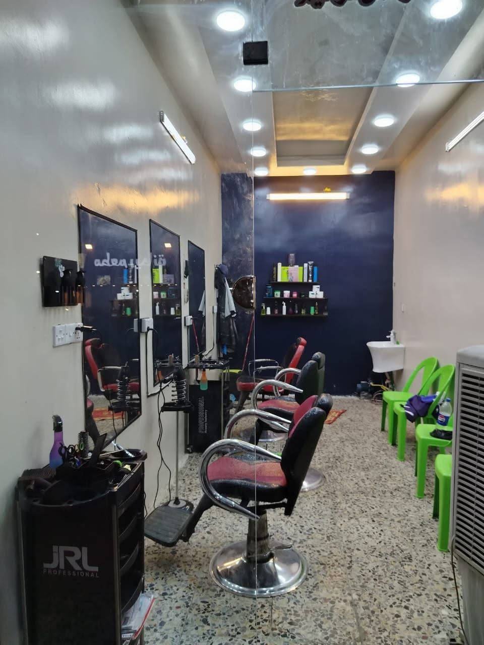 محل حلاقة • متكامل • شارع الصحة
