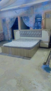 تخت خشب • نظيف ٩٠٪ • مع دوشك