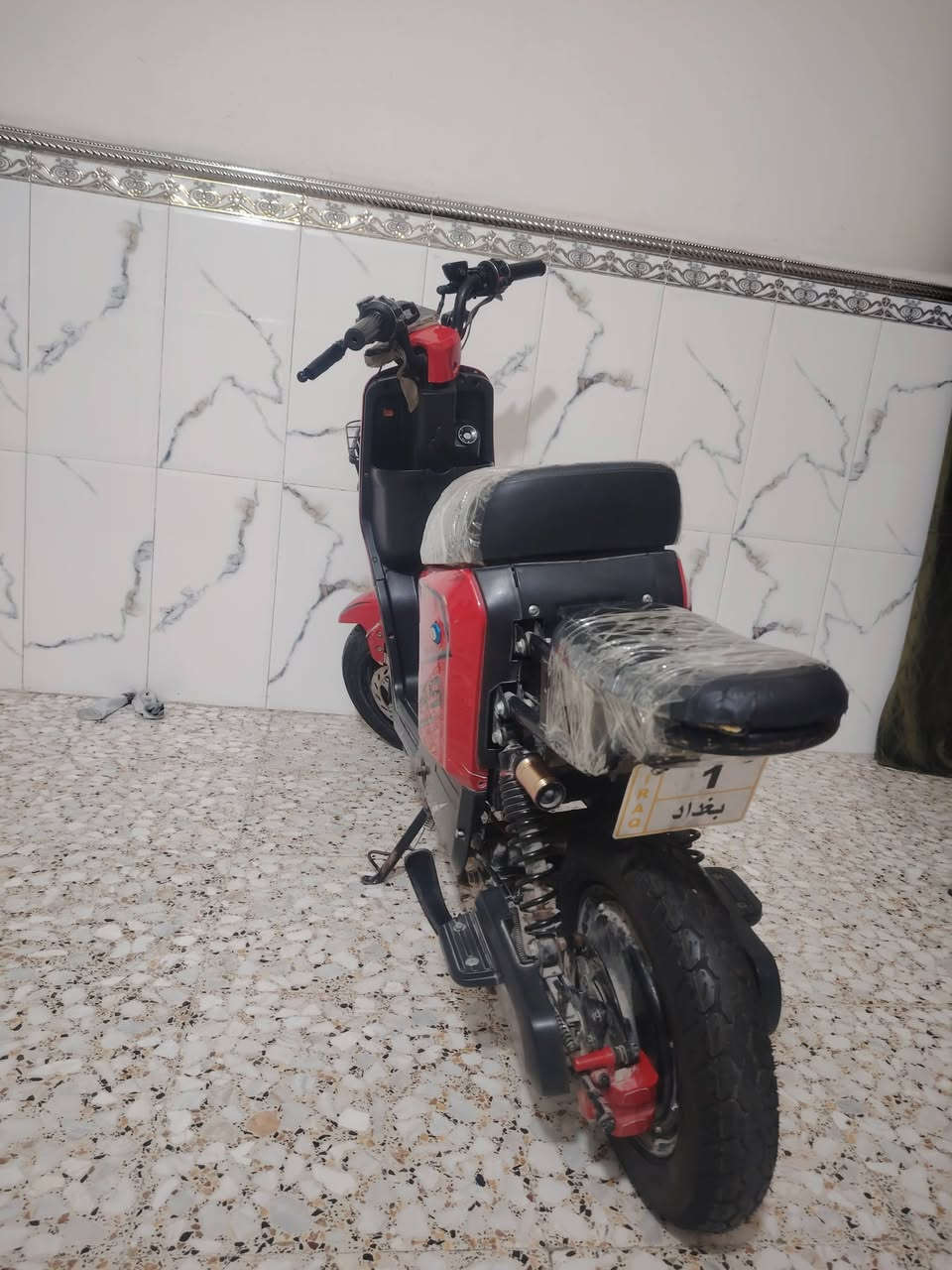 دراجه r9 للبيع كلشي بيهه شغال بس بطاريات هابطه لسعر 250 وبيهه مجال حك لجيه مكاني بغداد مدينه لصدر تواصل 773 645 8815
