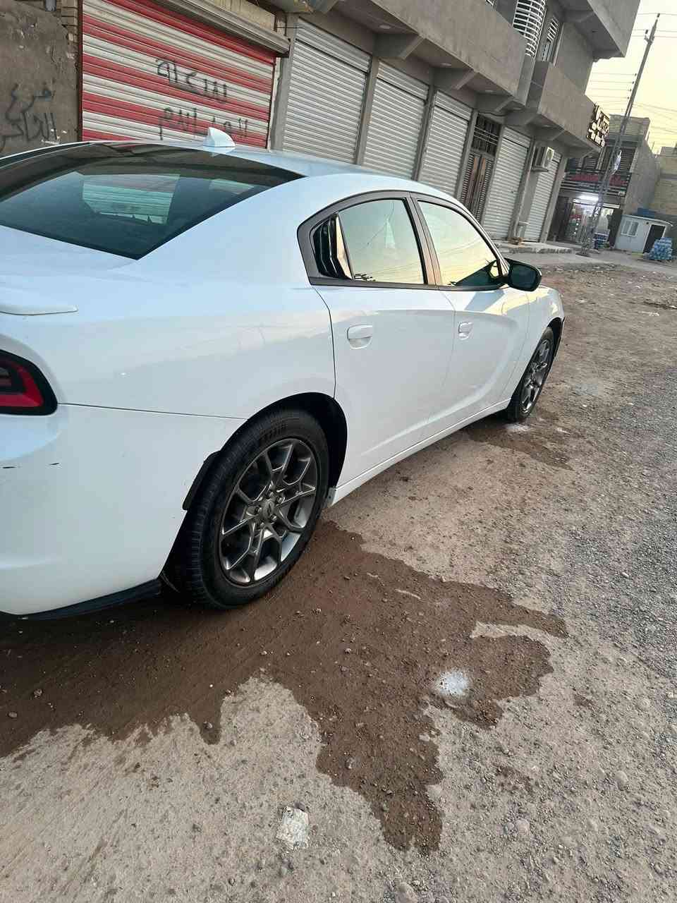دوج جارجر ٢٠١٧ فول ماعده الفتحه مامشتغله عل خط ماشيه ٧٠الف
***********بيها نقص تبريد السياره خير من الله
