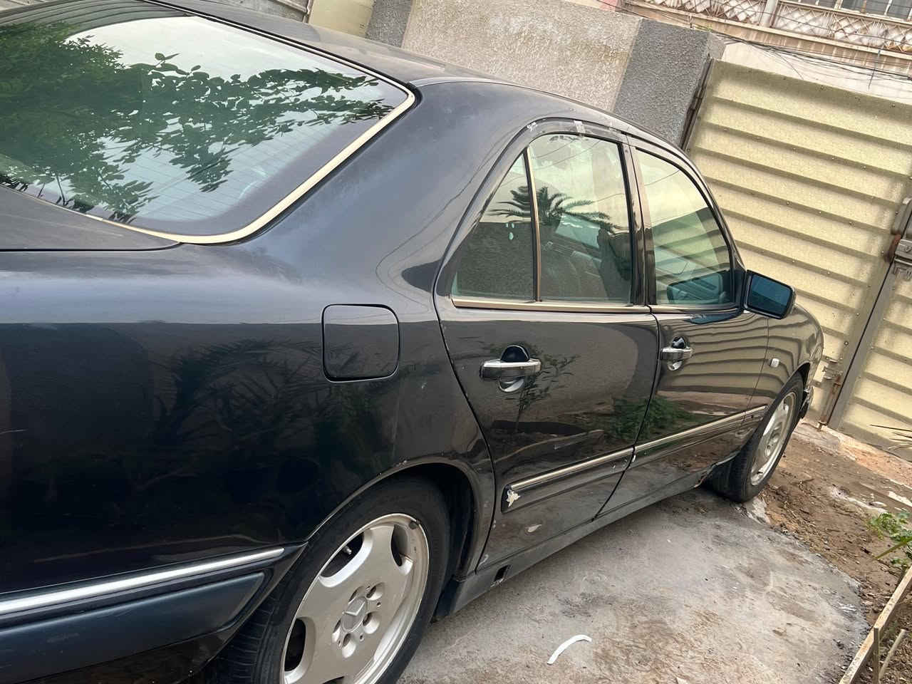 مارسيدس ام عيون E230 موديل 97 لون اسود كحلي 
مكينه خراطيم كير اوتو كشنات جلد وكهرباء وخزن ميموري برده خلفيه كهرباء سلايد كهرباء طكتين 
سياره حلوه ومال جناي يرادلهه ترتيبات بسيطه 
رقم بغداد مميز 
مكاني بغداد سبع ابكار 
السعر 67 وبي مجال بسيط 
***********
