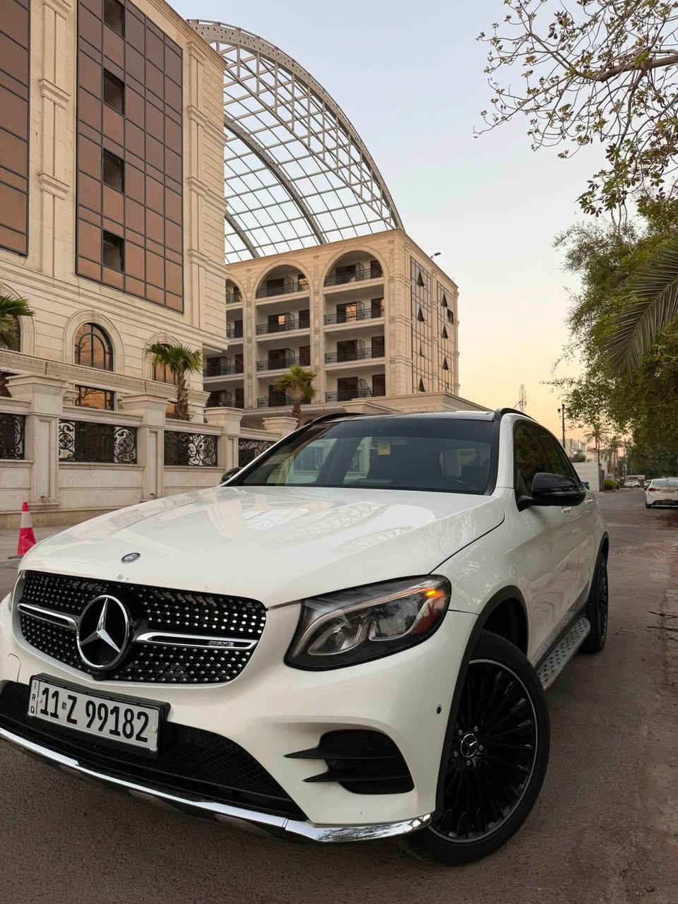 GLC300   2019 للبيع
السلام عليكم 
GLC300
2019 
(قطعه وحده صبغ +بوارد ب اماكن معينه )
(تو ويل )
المواصفات .......
فتحه بانوراما
رادار امامي 
رادار جانبي 
كامرا خلفيه 
شاشه مع شاشة اعطال 
لد امامي مع لد خلفي 
كراسي الاماميه كهربائيه بالكامل 
الكراسي الخلفيه تحكم كهربائي 
اوتو ستوب 
اوتو هولد 
انطمة قياده   (ايكو + نورمال +سبورت +سبورت بلاس )
مري الحانبيه كهربائيه
ترحيب ودخول ذكي 
اناره في البيبان مع الترحيب 
كير مكينه بحالة جداً جيده 
التبريد جيد 
تخم تاير جديد 
بدون اي مسج وبدون اعطال 
ماناقص السياره برغي 
ترايها من الشمال للجنوب 
عنوان السياره بغداد الجادريه 
***********

