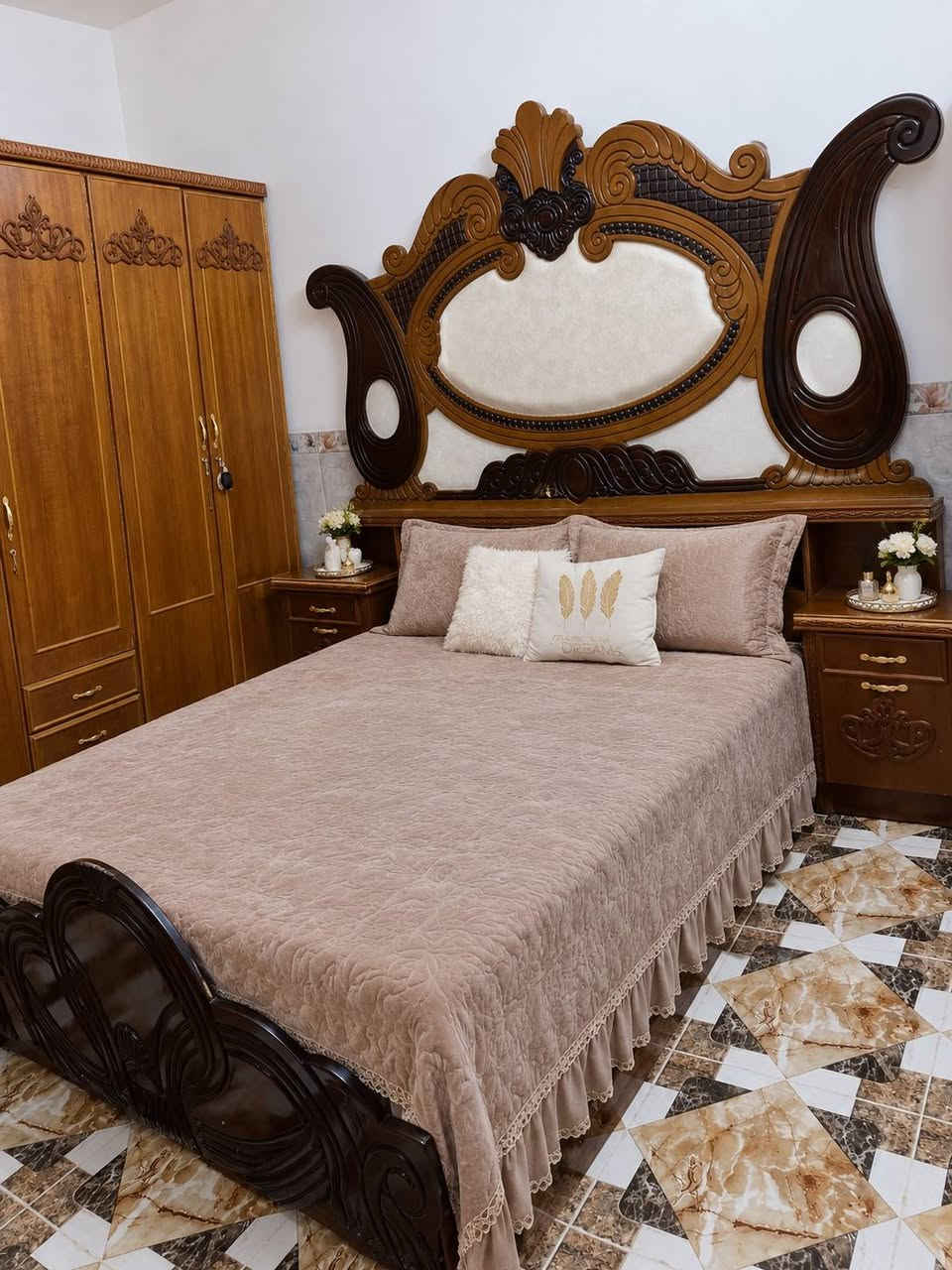 غرفه نوم صاج مستعمله للبيع سعرها 450 بيها ضرر شويه للاستفسار اتصل ع رقم ***********
