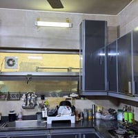 كونتر ايطالي نضيف  الامنيوم مع داخل MDF مع اجهزه طباخ وفرن بدون  07762...