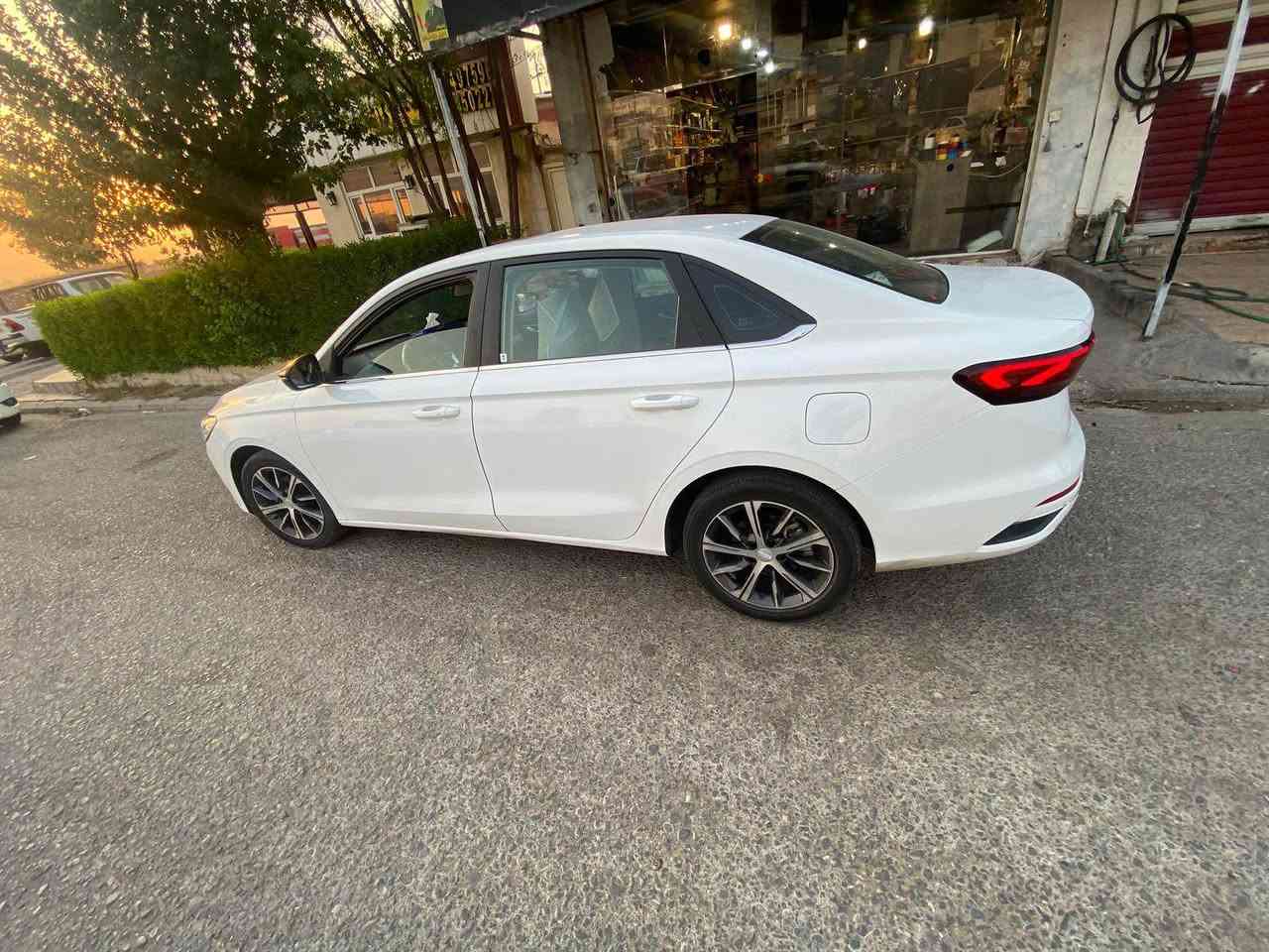 Geely٢٠٢٤
فول مواصفات ٧٢ هةزار رؤيشتوه سةيارةكة زؤر خاوئن وبئ كئشةيه گئر و مةكينة و كارةباياتى هةمووى بة شةرته 
چاملغى پئشةوة لاى سةكن صبوغة لةگةل بستةك
 بؤنيتى پى دى ئاره  
جاملغى دواوةشى قؤپه چاكنةكراوةتةوه بئ ناو گرتن 
پةرةشوتى نةتةقيوه
سعري ١٠٥ وةرةقة و مجال 
ژمارةى موبايل *********** 
 
سيارة جيلي ٢٠٢٤ 
فول مواصفات ٧٢ كم ماشي سيارة كلش نضيف گئر محرك كهربائي كلها بشرط 
بيها قطعة صبوغ جاملغ ١٠ سم بي دي ار 
إرباكات كلها بشرط سليمة
سعر سيارة ١٠٥ بيها مجال 
رقم موبايل بيها واتساب 
*********** أربيل, العراق
