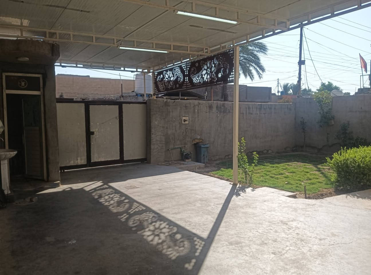 سلام عليكم دار لبيع المدائن الجعاره لبيت يحتوي على مضيف خطار وهول وخرفت نوم ومطبخ وصاله محرك الدرج مساحت البيت 250 متر طابو زراعي 25 خدمات كامله مجاري تبليط كل الخدمات متوفره  
***********
***********
