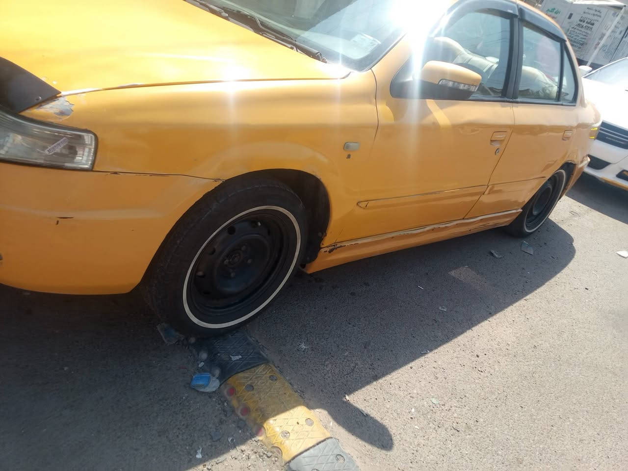 السلام عليكم سمند سورن للبيع ٢٠١١ مكينه بيه  خيط  حداديه مشط جديد بلاد لا ضربه ولا صبغ بيه طخطخات داخله نضيف تخم تايرات برجستون خط ابيض جديد تبريده ما يشتغل ما ادري شبيه وكف. مكاني الشعب رايده ب ٢٥ وبيه مجال ***********
