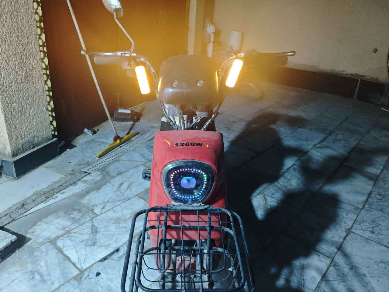 دراجه شحن للبيع شكل الذبانه بطاريه نص عمر السعر 225000 الف دينار  مكان ميسان حي القصور للاستفسار مراسل عبر الواتس اب *********** Singapore
