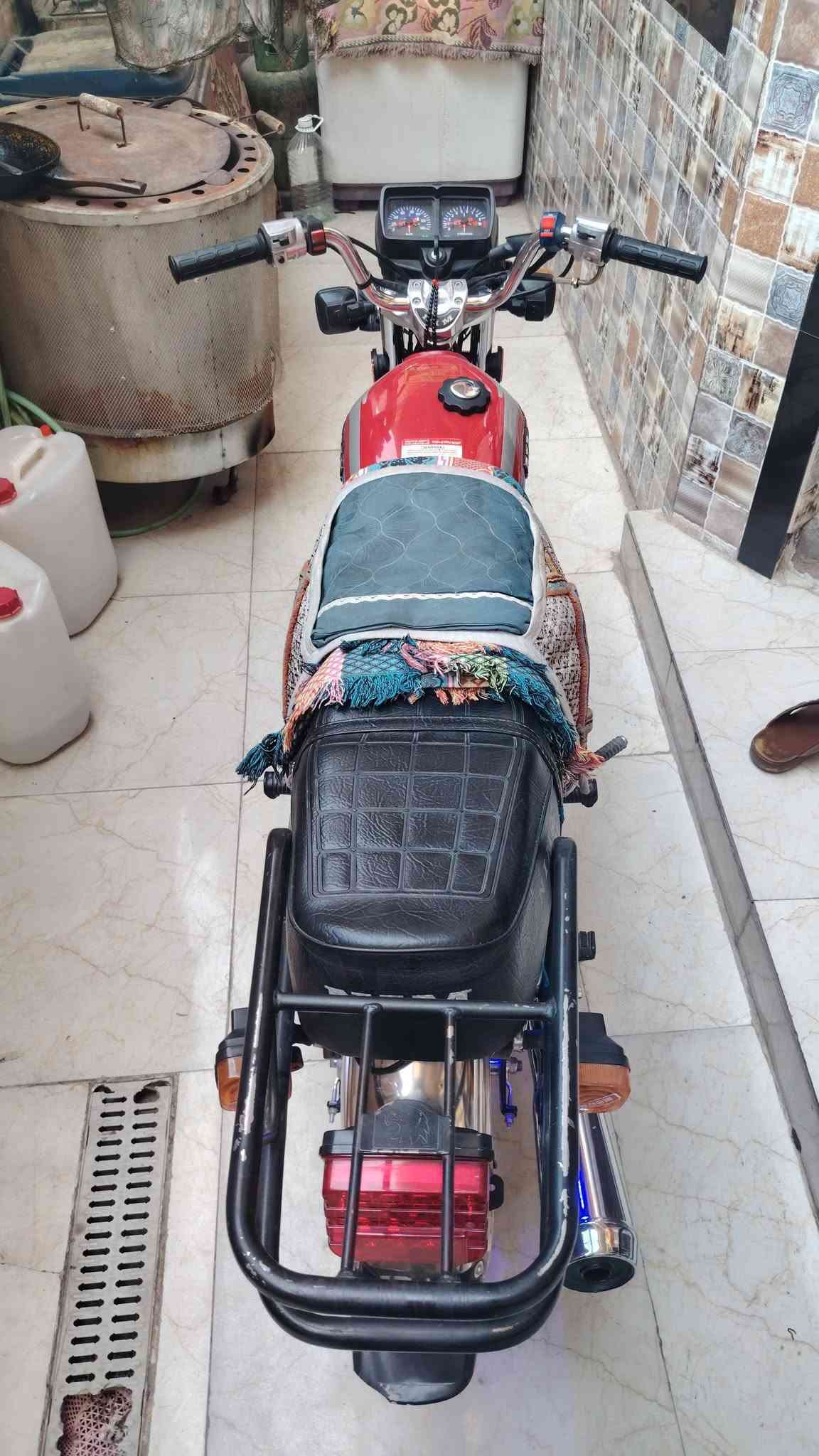 سلام عليكم دراجة للبيع موديل ٢٧ نضافه فول دراجة بيها شلعه تخبل أوراق كهربايات كلها شغاله اي نقص ما بيها كلشي شغال بعدهي زيرو بسمي وصل معرض مكفوله كفاله عامه تفيلس ما فيلسها مكان كربلاء الحر السعر ٨٠٠ وبيها مجال خابر وتدلل ***********
