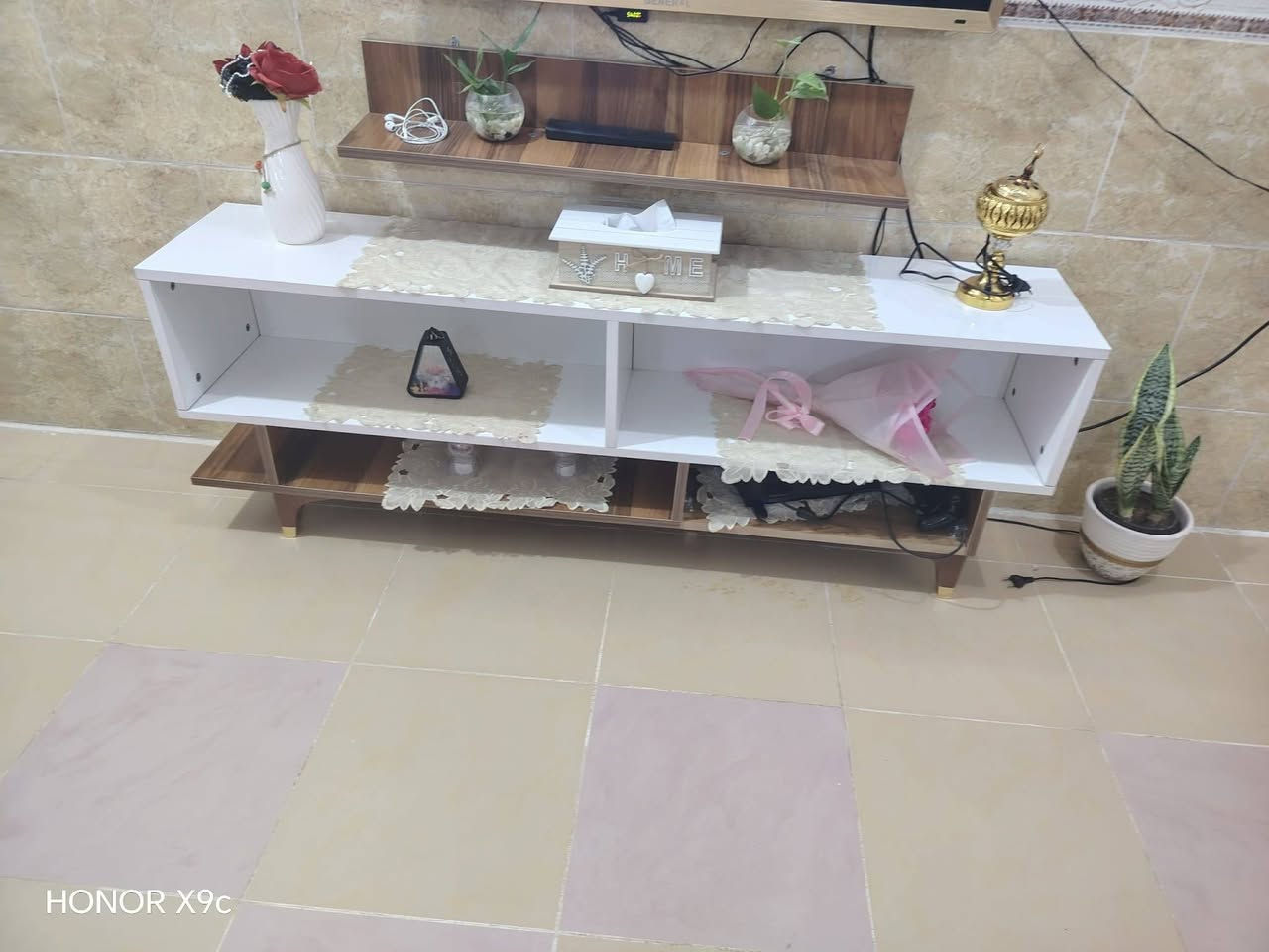 السلام عليكم للبيع تخم قنفات أخو جديد مستعمل قليل مع طبلات عدد ٦مع ميز تلفزيون بلازما للاستفسار الاتصال برقم ***********
