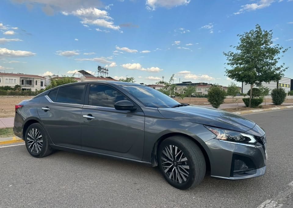 Nissan Altima 2025
SV AWD

شاشە کامیرة رادار ٣٦٠

٢ قطعة سبغ 
کیر محرک کهربائي شرط

سعر 14800$
مکان اربیل

***********
***********
